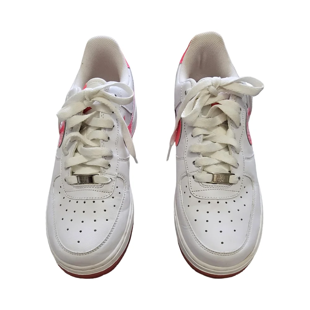 Preloved Nike Air White and Pink Sneakers Size 8